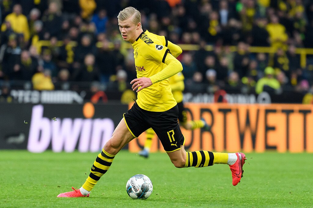 足球英超球队因球迷冲突被罚款，场面一度失控