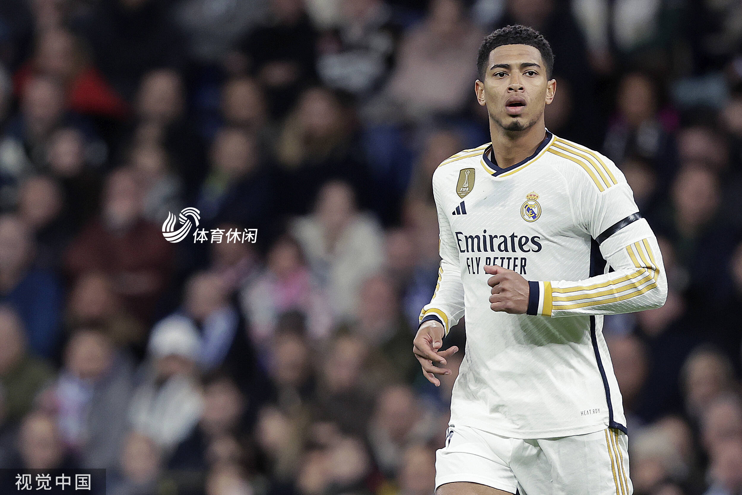 篮球CBA赛场出现冲突，裁判提前终止比赛