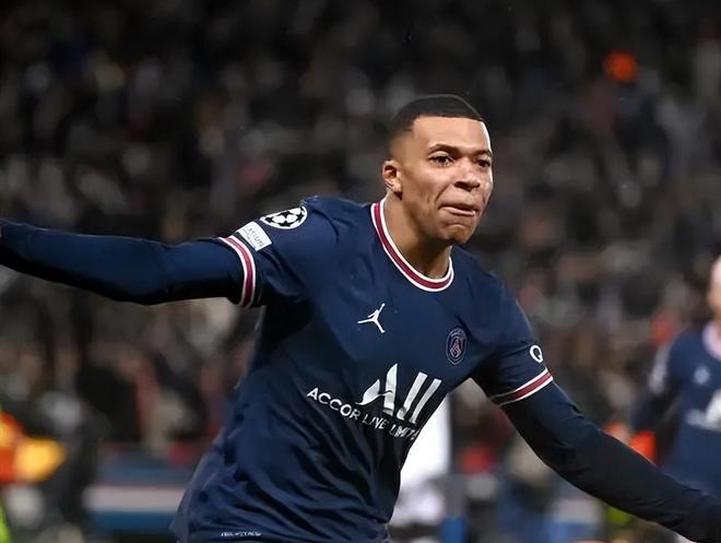 阿斯：沙特正在大力追求莱万，芝加哥火焰也想引进他（阿斯：沙特重金求购莱万，芝加哥火焰也在争夺）