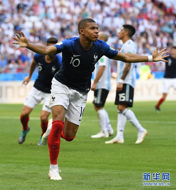 官方：因威胁并辱骂裁判，塞维利亚后卫马尔康-特谢拉停赛6场（官方通报：塞维利亚后卫马尔康-特谢拉因威胁辱骂裁判被禁赛6场）