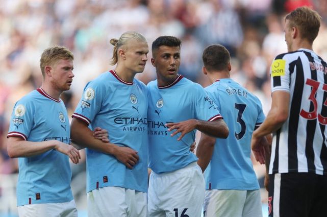 雷迪克：湖人目前首要任务是保护詹姆斯，而不是让他凑场次评奖