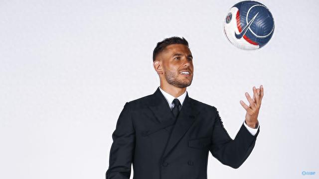 记者：赫伊森等5名后卫缺席皇马训练，阿森西奥遭遇病毒感染